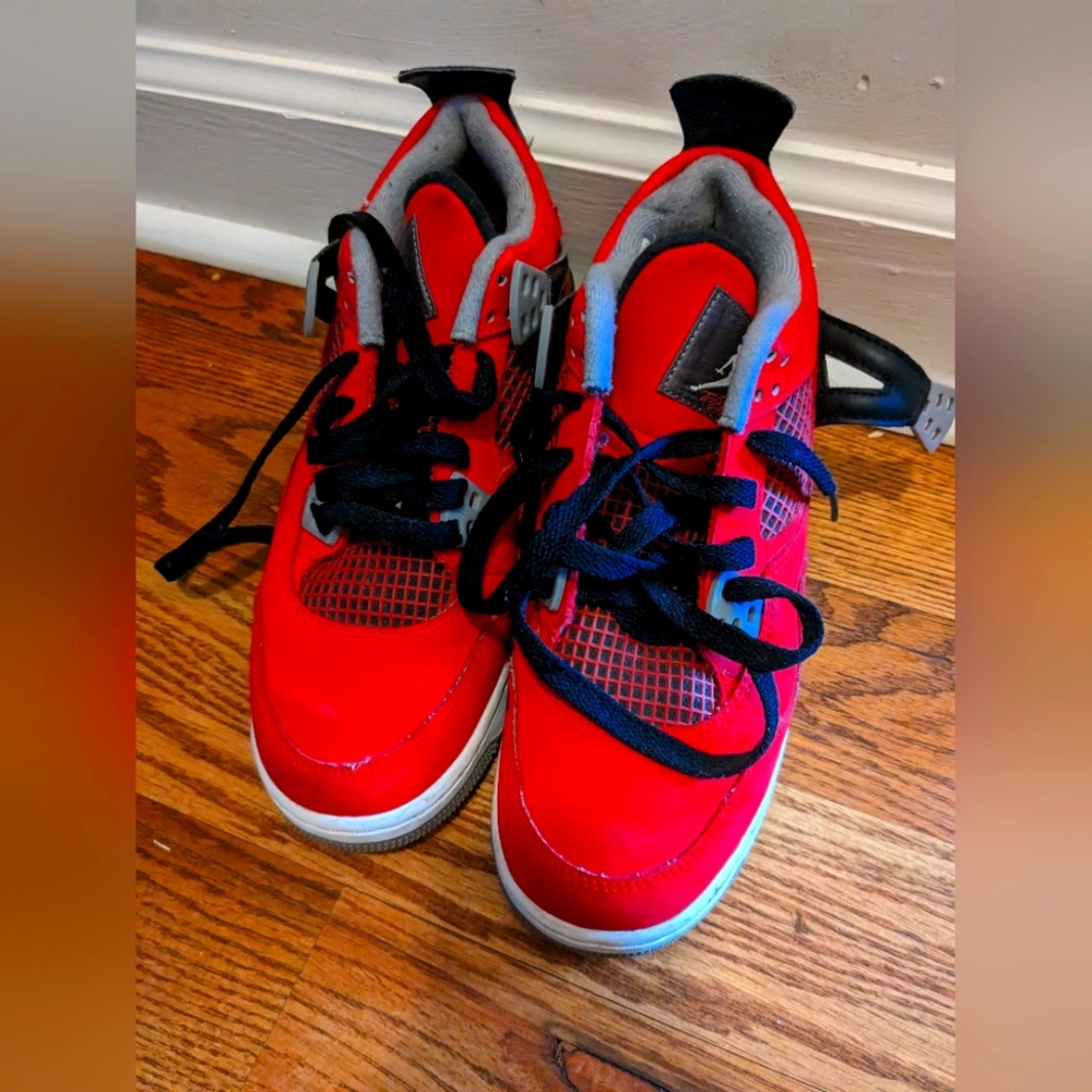 Kids tennis shoes